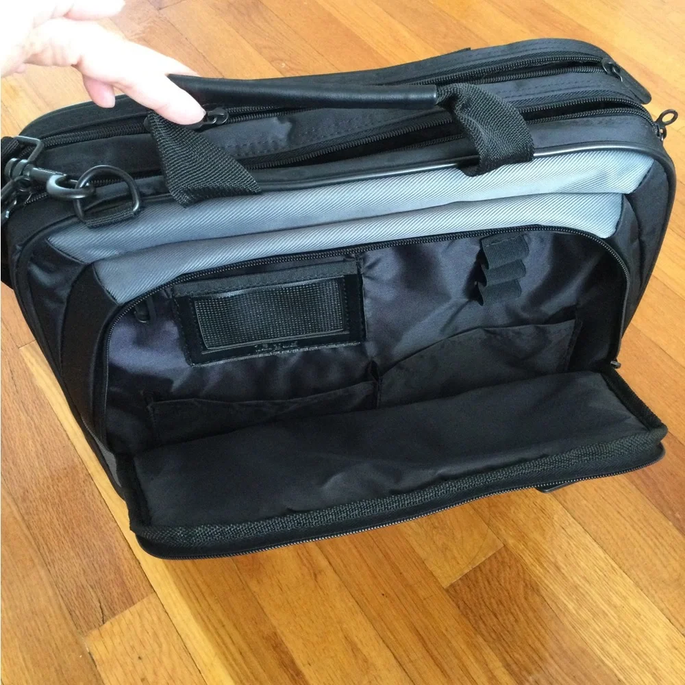 Targus laptop bag, black and gray for men or women, brand new